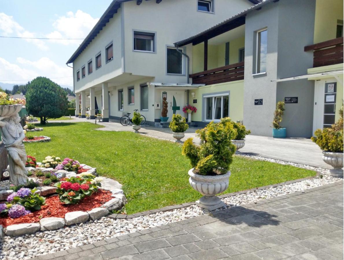 Alpenblick - Modernes Und Grosszuegiges Apartment 빌라흐 외부 사진