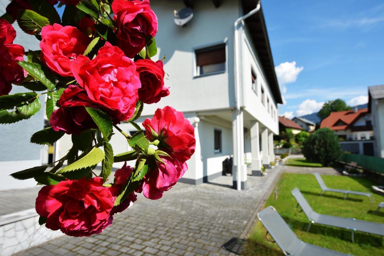 Alpenblick - Modernes Und Grosszuegiges Apartment 빌라흐 외부 사진