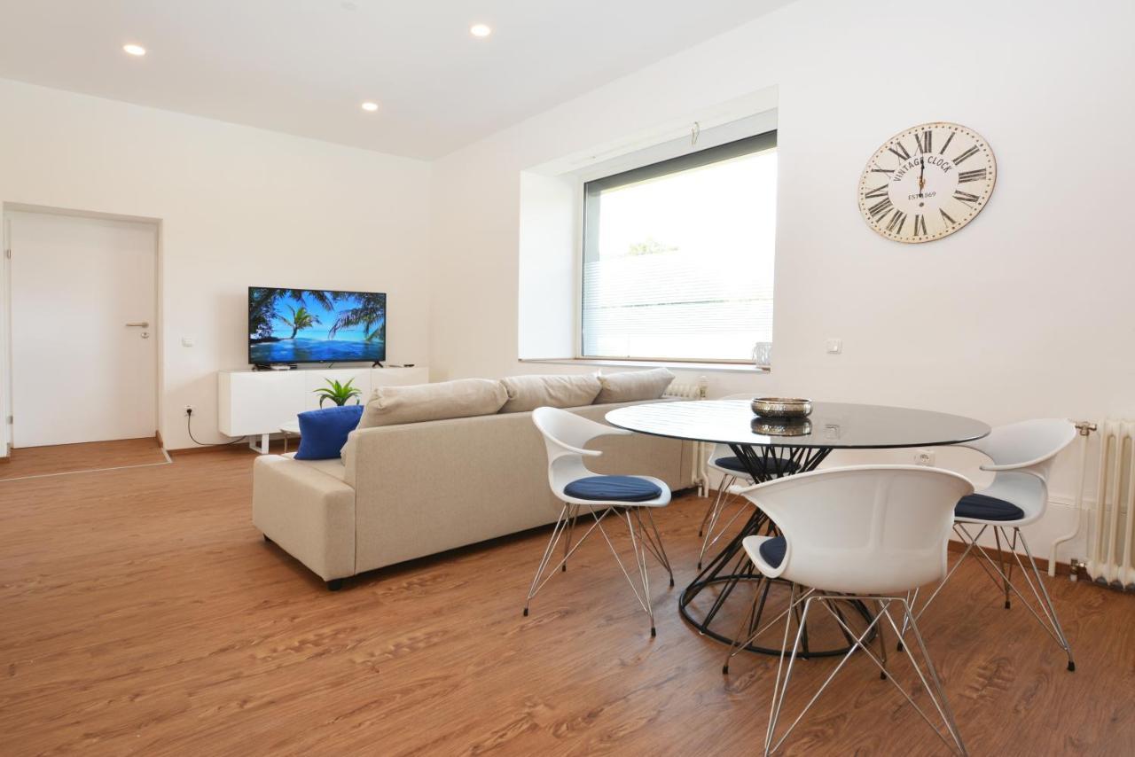 Alpenblick - Modernes Und Grosszuegiges Apartment 빌라흐 외부 사진