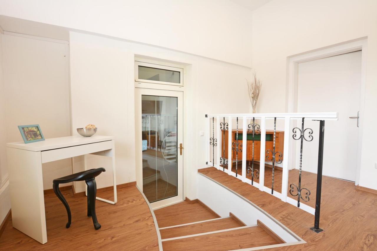 Alpenblick - Modernes Und Grosszuegiges Apartment 빌라흐 외부 사진